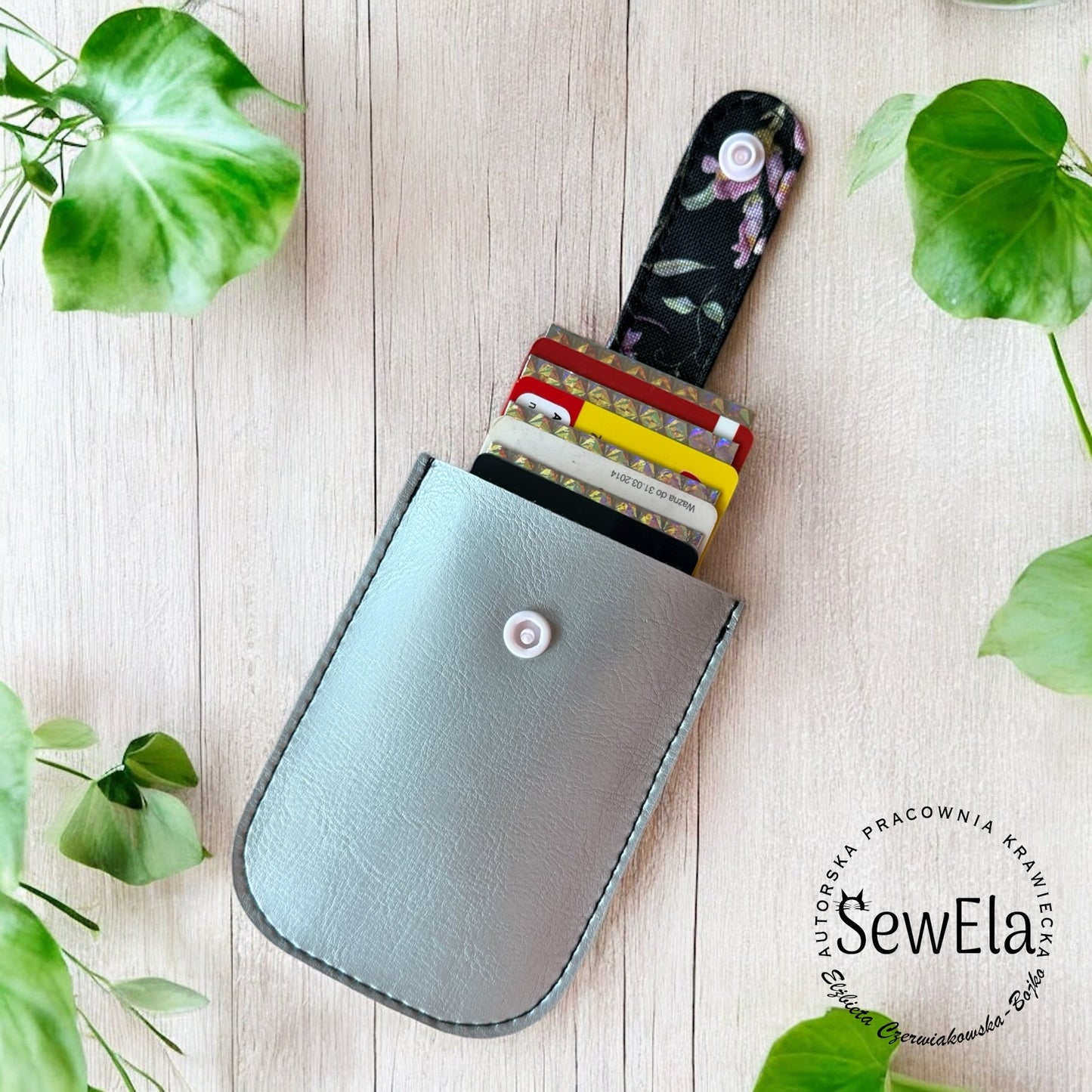 POCH - Pull-out Card Holder Pattern
