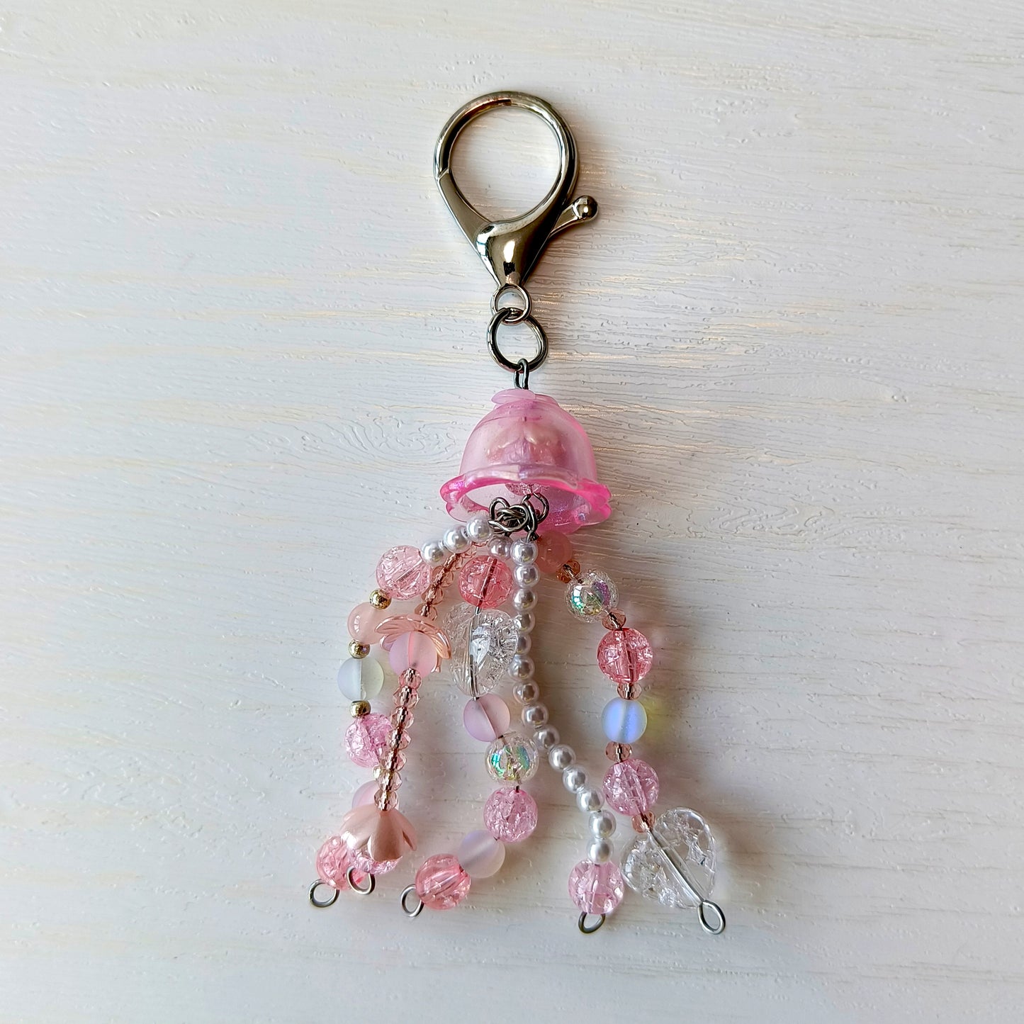 Beaded wire jellyfish keychain 01