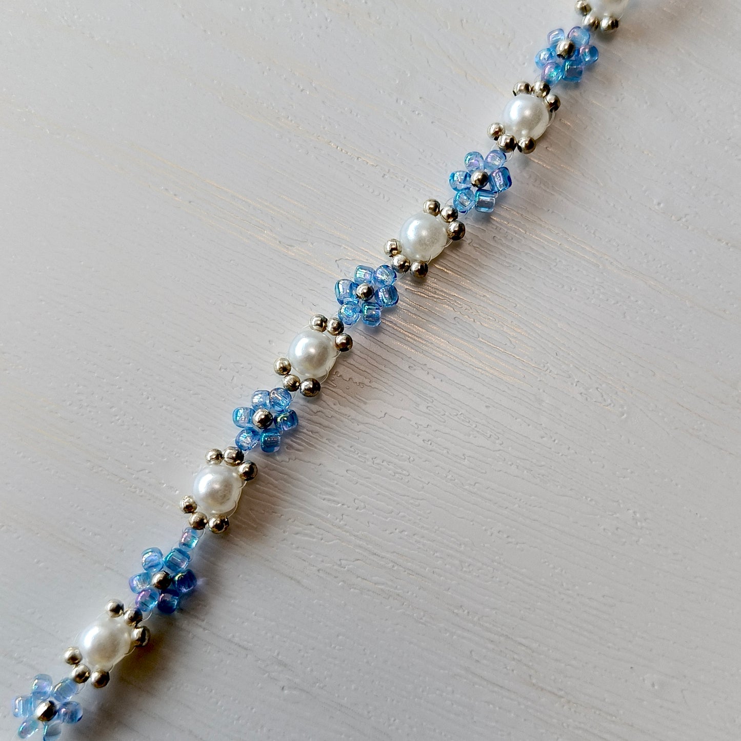 String bead bracelet 08