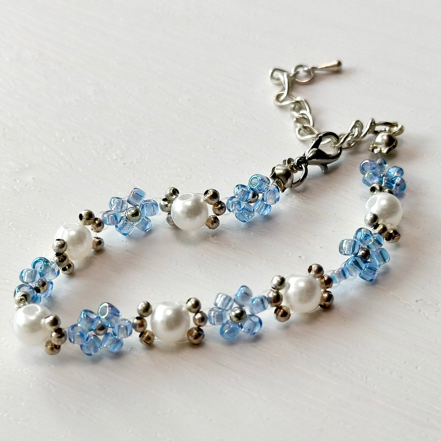 String bead bracelet 08